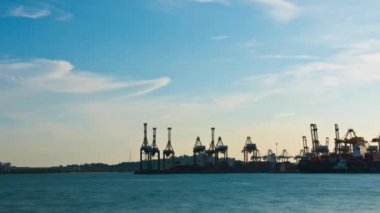 Konteyner / Portal vinç timelapse Singapur Port / tersane - 4k