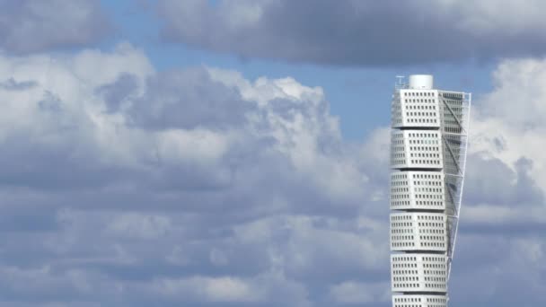 Turning Torso in Malmo, Sweden against cloudy sky — Stock Video