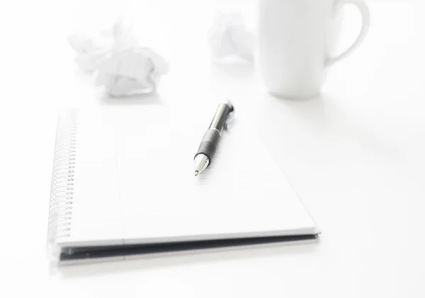 Kalem: Not defteri ve buruşuk kağıt