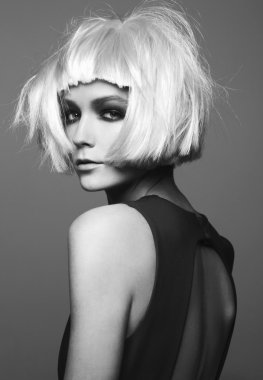  güzel sarışın genç kadın