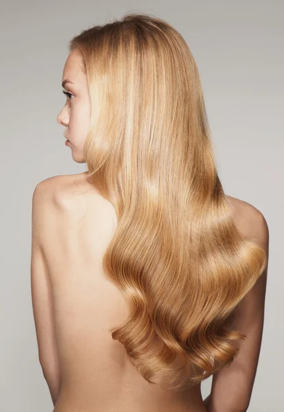 Blonde Frau gesunde Haare — Stockfoto