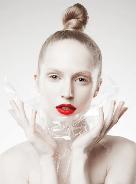 Modelo de mujer con labios rojos — Foto de Stock