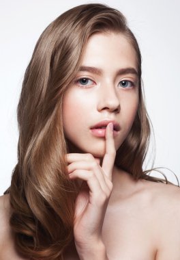 güzel yüzlü kadın