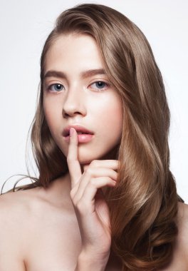 güzel yüzlü kadın