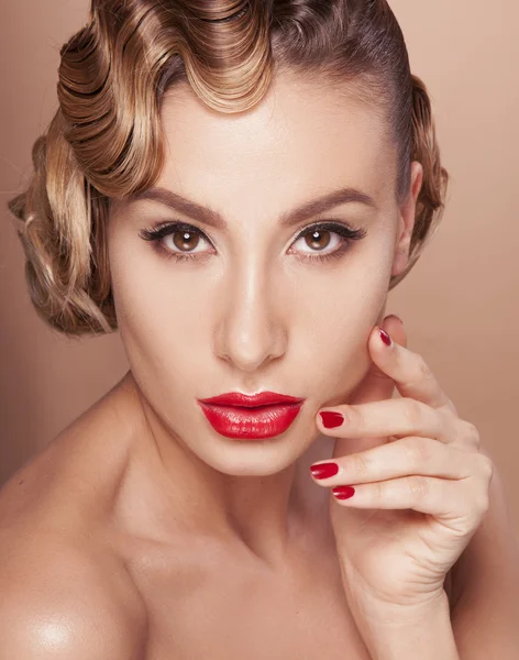 Mujer con maquillaje de noche — Foto de Stock