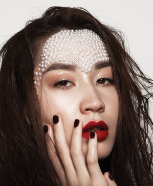 Asya modeli ile telafi etmek ve manikür