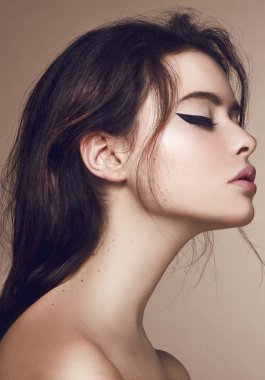 romantik makyaj kadınla