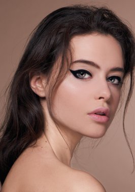 romantik makyaj kadınla