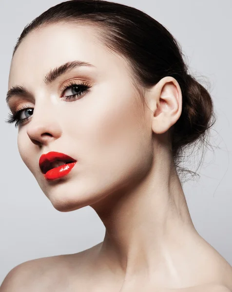 Cara de modelo femenino con maquillaje elegante — Foto de Stock