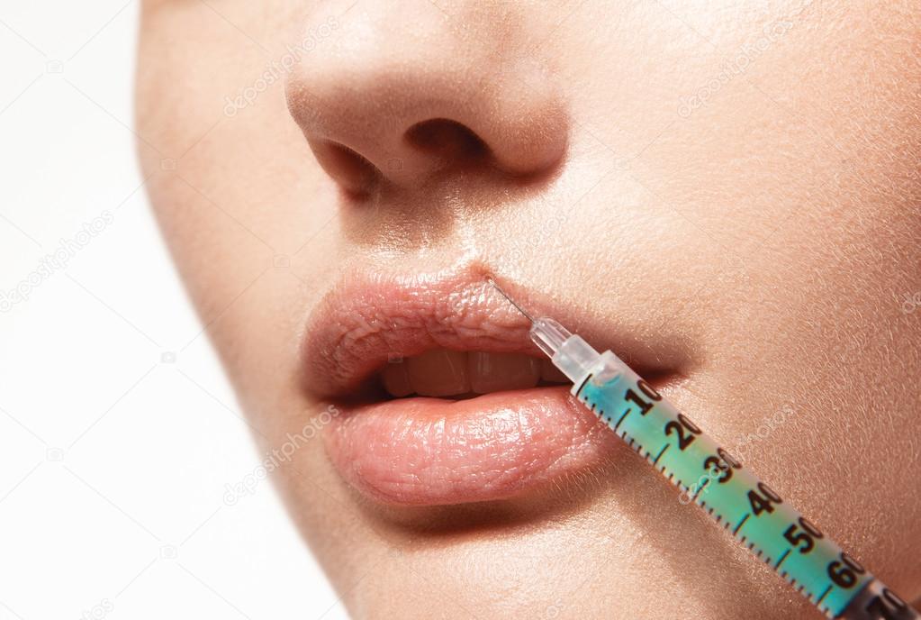 woman gets an injection in her lips