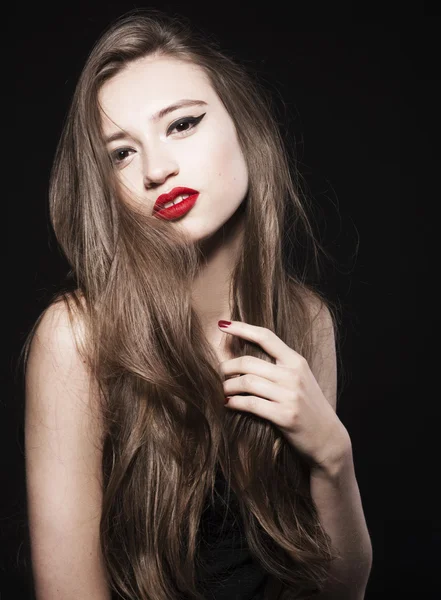 Mujer de moda con labios rojos — Foto de Stock