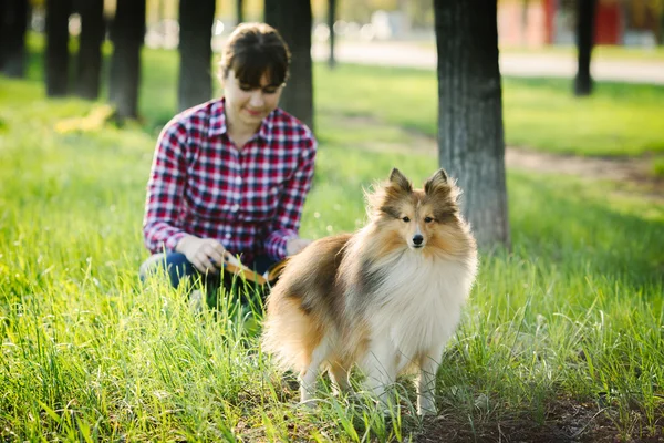 Student girl learning in nature with dog — Stock Photo, Image