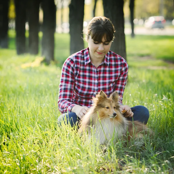 Student girl learning in nature with dog — Stock Photo, Image