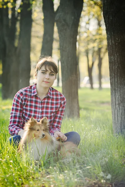 Student girl learning in nature with dog — Stock Photo, Image