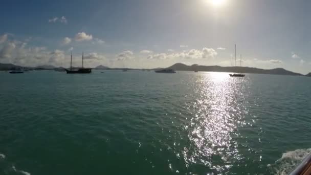 Barco, Barco, Océano, Movimiento, Día Soleado, Salida del sol, Tailandia — Vídeo de stock