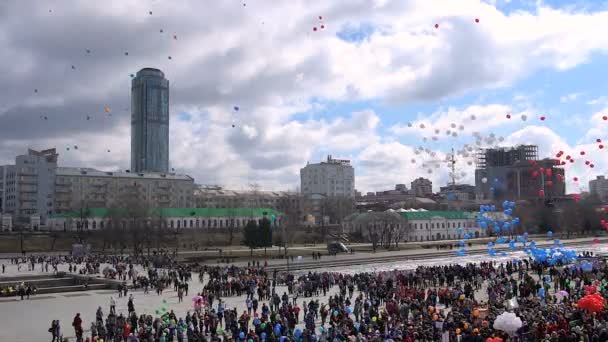 Holiday in the Center Spring, Flying Balloons — Stock Video