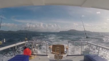 Ocean View üzerinden su güneşli gün içine atılmış kıç tekne deniz balıkçılığı, iplik için