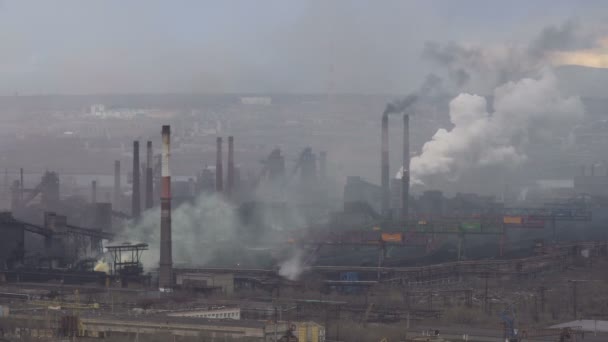 Zanieczyszczenie Atmosfery Przez Przemysłowe Przedsiębiorstwo Przemysłu Metalurgicznego — Wideo stockowe