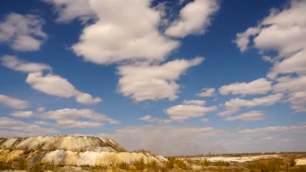 Snelle beweging van wolk Over de oude steengroeve mijnwerkers in Mexico Taymlaps — Stockvideo