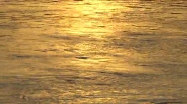 Gün batımında güneş yüzeyinden Altın Nehri