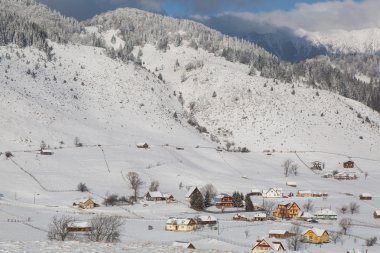 Dağlı kış manzarası