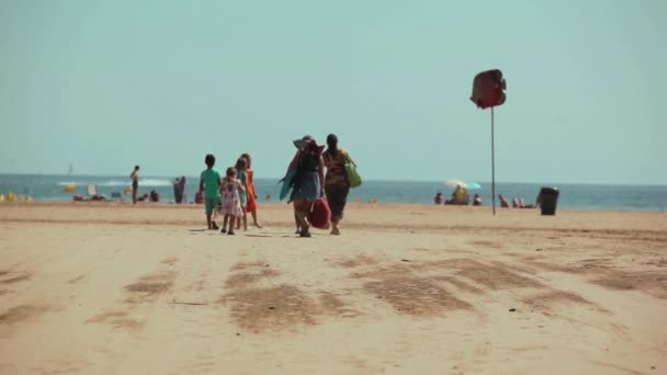 Grande famille va à la mer — Video