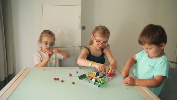 Stampo per bambini da plastilina — Video Stock