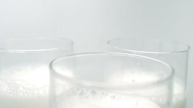 Bir cam içine düşen yaban mersini