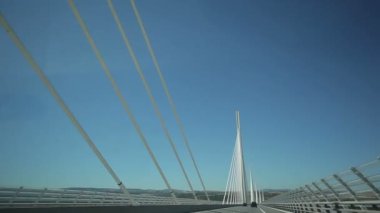 Fransa-Millau Viyadüğü Temmuz 2015 Millau köprü üzerinden seyahat.