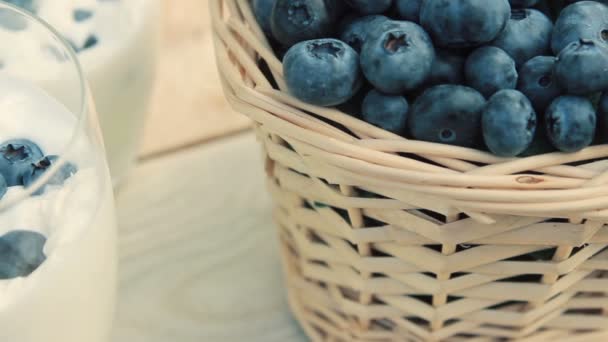 Basket with blueberry, milkshake with blueberries, panorama — Stock Video