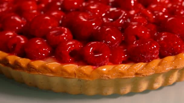 Close-up panorama of a delicious Fresh raspberry jelly-covered pie — Stock Video