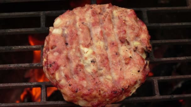 The top view of the homemade burger meat cutlet roasting on the grill — Stock Video