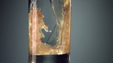 greyfurt suyu bir bardak dökülür varlık