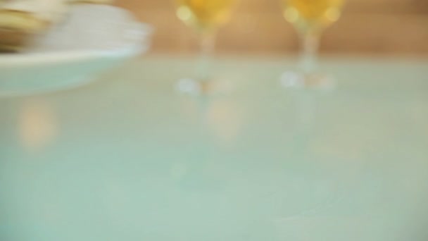 牡蛎与白葡萄酒. — 图库视频影像