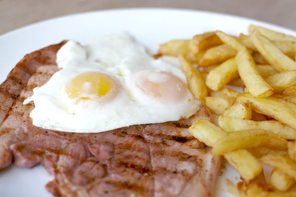 Gammon egg and chips — Stock Photo, Image