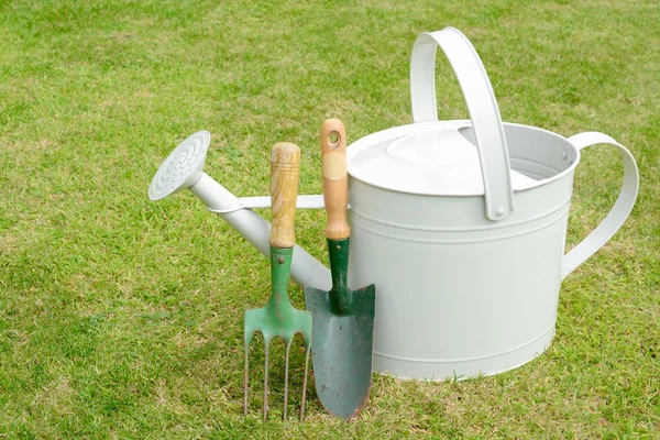 Molhando a Cam e ferramentas de jardim — Fotografia de Stock