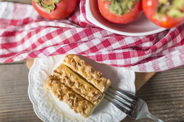 Duizend layer cake, koekje, Raster doek, plaat, keramische plaat, kaki, mes en vork, voedsel, — Stockfoto