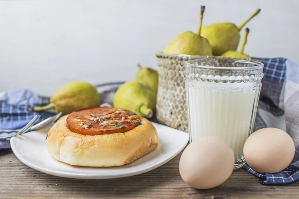 Kahvaltı, süt, ikindi çayı, yumurta, ekose desenli kumaş, ahşap, ekmek, Kupası, gıda, dim sum, armut