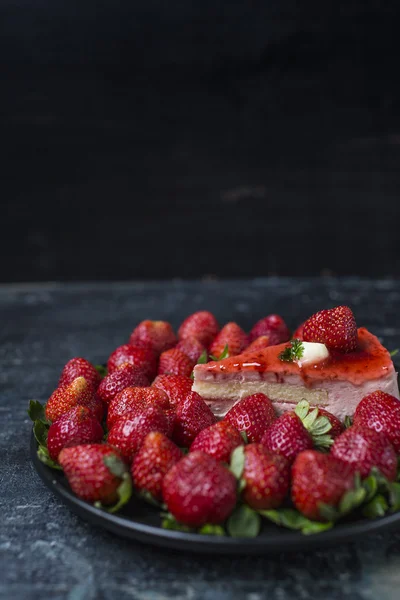 Petit-déjeuner, Fraise, Thé de l'après-midi, Gâteau, Assiette, Bois, Pain, tasse, Nourriture, Dim sum — Photo