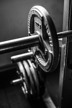 Adam, kas, Menzerna, spor salonu, siyah ve beyaz fotoğraf, gücü, sırt kasları, göğüs, halter, discus