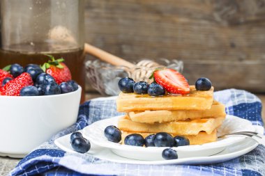 waffle,blueberry,strawberry,fruit,cookie,bread,breakfast,teatime,Plate,Plaid,honey,Knife and fork