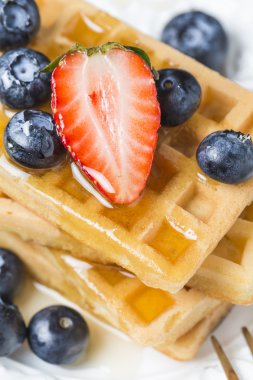 waffle,blueberry,strawberry,fruit,cookie,bread,breakfast,teatime,Plate,Plaid,honey,Knife and fork