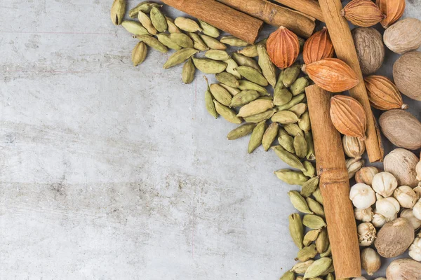 Nutmeg, coriander, pepper, spice, coloring, green, white, vivid, factors, seasonal, bright, star, vanilla, materials, herbs, cardamom, clove, turmeric, color, classy, composition, seasoning, mustard, food, brass, cinnamon, parsley, diversity, fenugre — Stock Image Nutmeg, coriander, pepper, spice, coloring, green, white, vivid, factors, seasonal, bright, star, vanilla, materials, herbs, cardamom, clove, turmeric, color, classy, composition, seasoning, mustard, food, brass, cinnamon, parsley, diversity, fenugre Stock Picture
