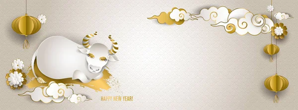중국의 새 해인 2021 년을 축하 합니다. 배너 (Banner): 흰색과 금색 황소 또는 소, 구름, 랜턴, 밝은 배경의 꽃. 소셜 네트워크, 카드, 포스터, 초대장을 위해. 종이 스타일. 벡터 일러스트 — 스톡 벡터