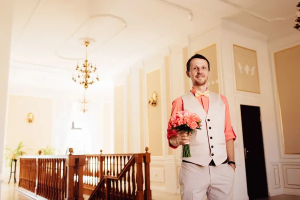 Stylish and handsome groom in waistcoat preparing to the wedding day. — Stok fotoğraf