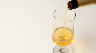 Bir bardak içine dökme bira Üstten Görünüm