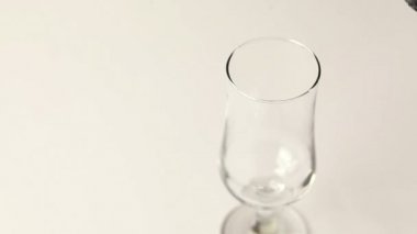 Bir bardak içine dökme bira Üstten Görünüm