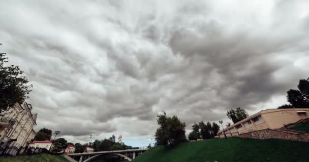 Дощовими хмарами. Timelapse в 4 к — стокове відео