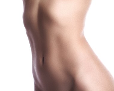 Güzel vücut şekilleri. İnce bel, düz göbek, yumuşak temiz cilt. Beyaz arka plan üzerinde mükemmel kadın bedeni. Seksi eğriler, spor formu. Sağlık