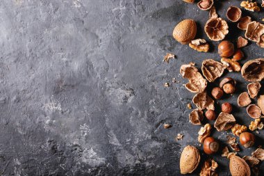 Fındık çeşitleri: badem, fındık ve ceviz. Üst manzara, düz yatış. Boşluğu kopyala